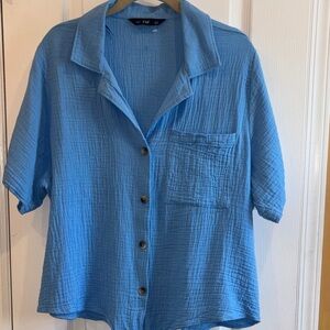 F & F BRAND FROM THE UK..SKY BLUE BUTTON DOWN TOP WAFFLE WEAVE MATERIAL SIZE L